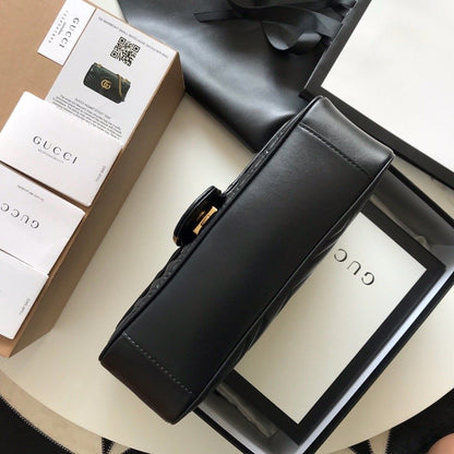Bolsa Pequena Couro Preto Letras Entrelaçadas Small