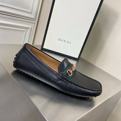 Mocassim Couro Letras Entrelaçadas