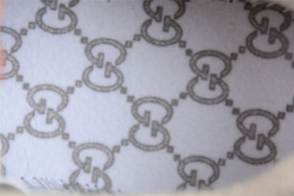 Tênis Couro Creme Detalhes Laterais Minimalista