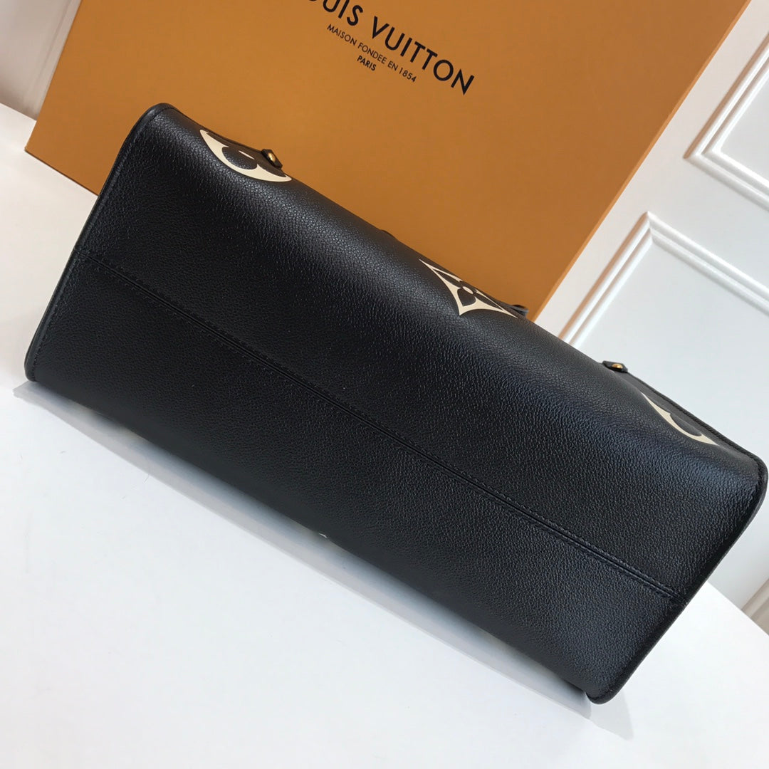 Bolsa Tote Couro Preto Padrão Monograma Geométrico