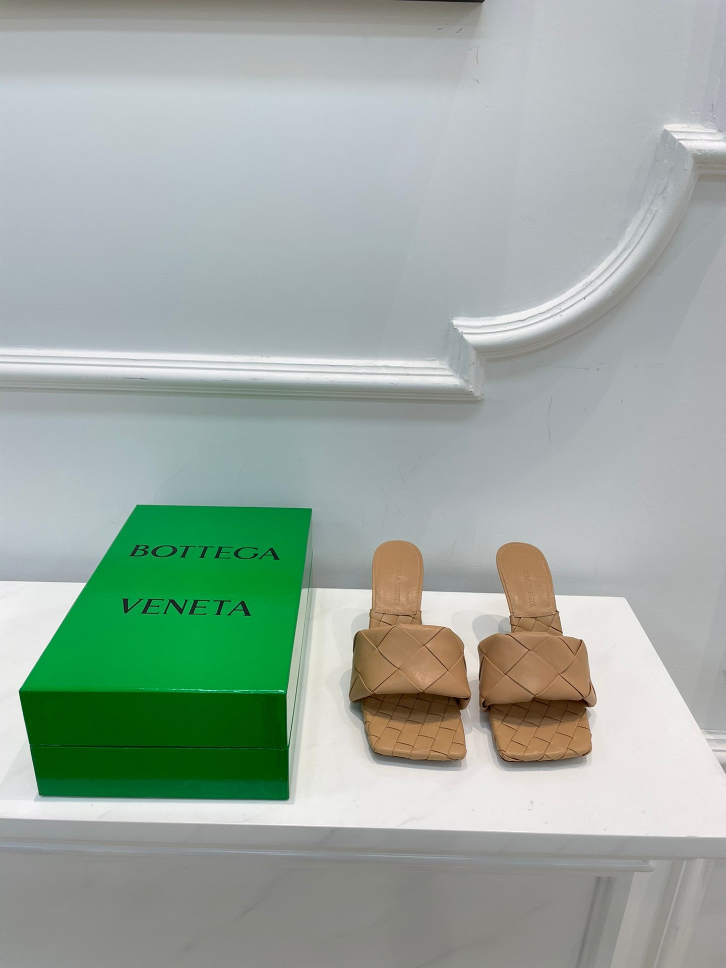 Sandália Mule Couro Bege Entrelacado