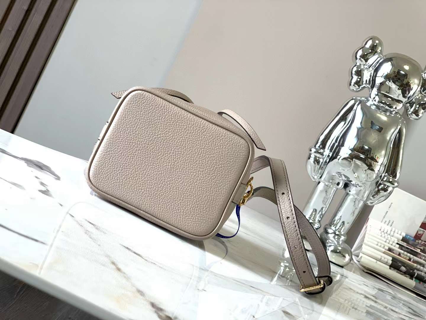 Bolsa Satchel Couro Padrão Monograma Geométrico Marrom Nano