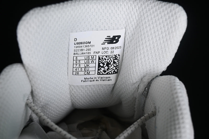 Tênis Runner Cinza com Detalhe Lilás