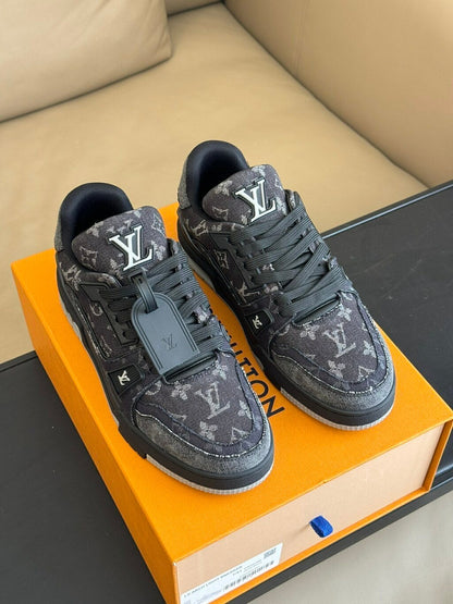 Tênis Casual Cano Baixo Preto com Detalhe Cinza