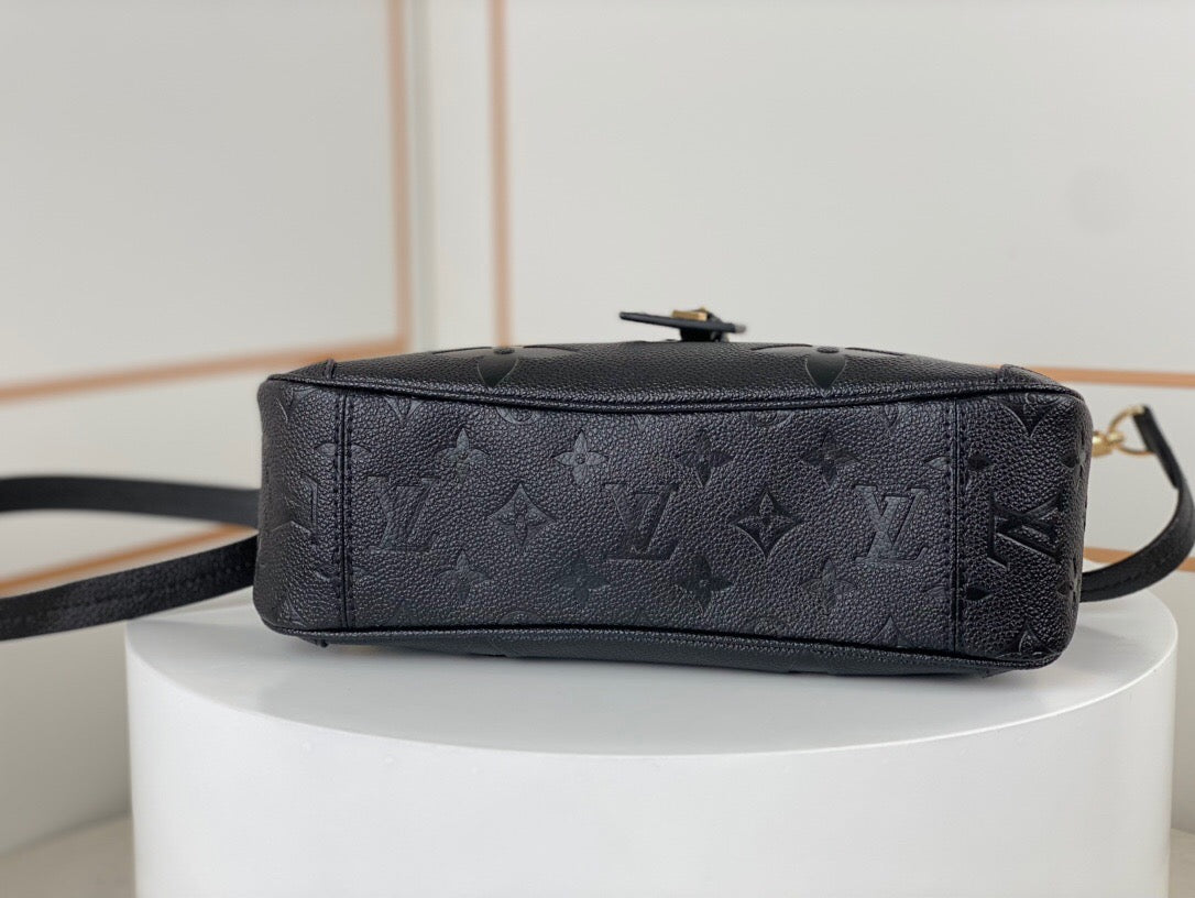 Bolsa Satchel Couro Estruturada Marrom Placa Triangular