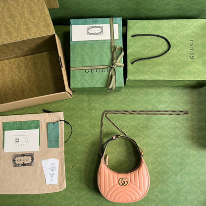 Bolsa Mini Couro Acolchoado Letras Entrelaçadas