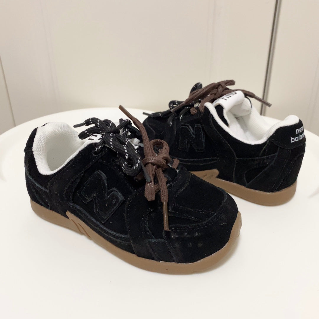 Tênis Infantil Runner Malha Preto Detalhe Lateral
