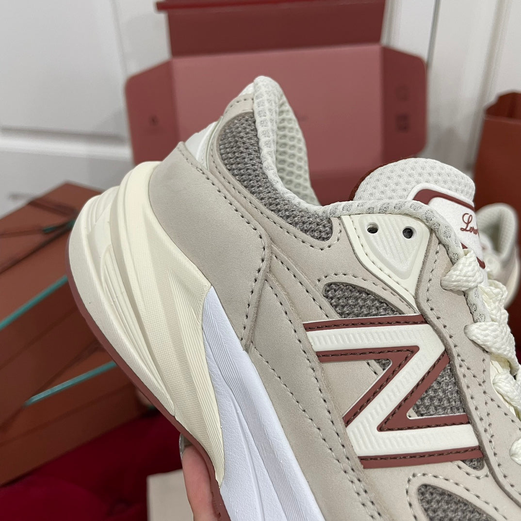Tênis Runner Malha e Lã Creme Detalhes Laterais