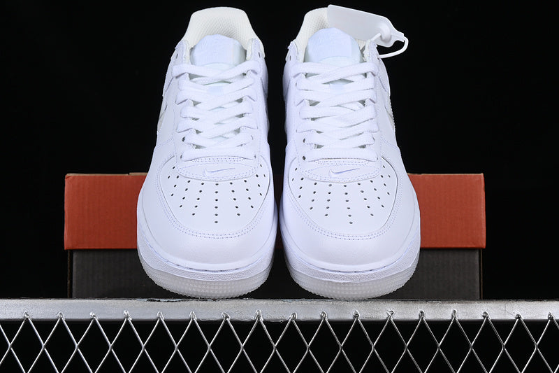Tênis Cano Baixo Couro Branco Detalhe Swoosh Iridescente