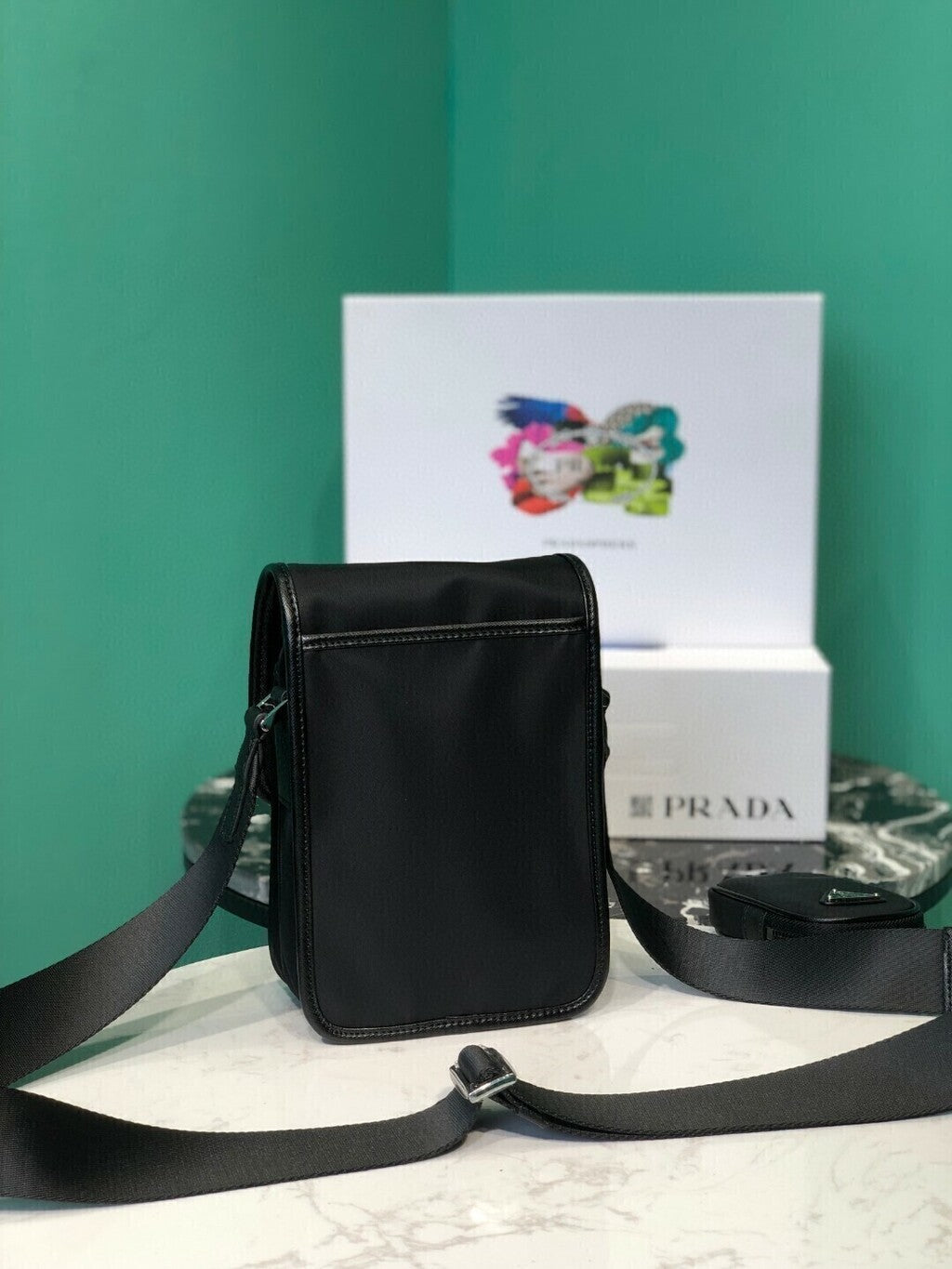 Bolsa Shoulder Nylon e Couro Estruturada Preta