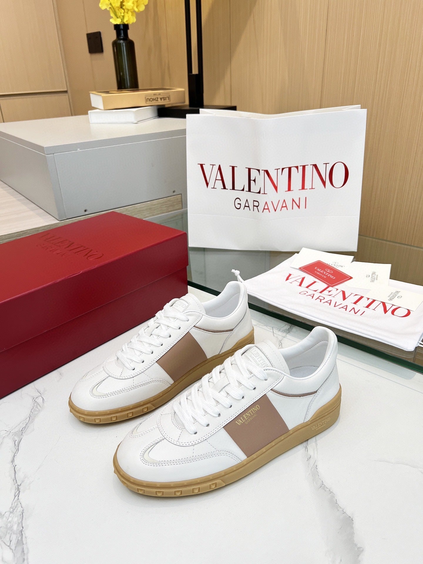 Tênis Couro Cano Baixo Branco com Detalhe Lateral