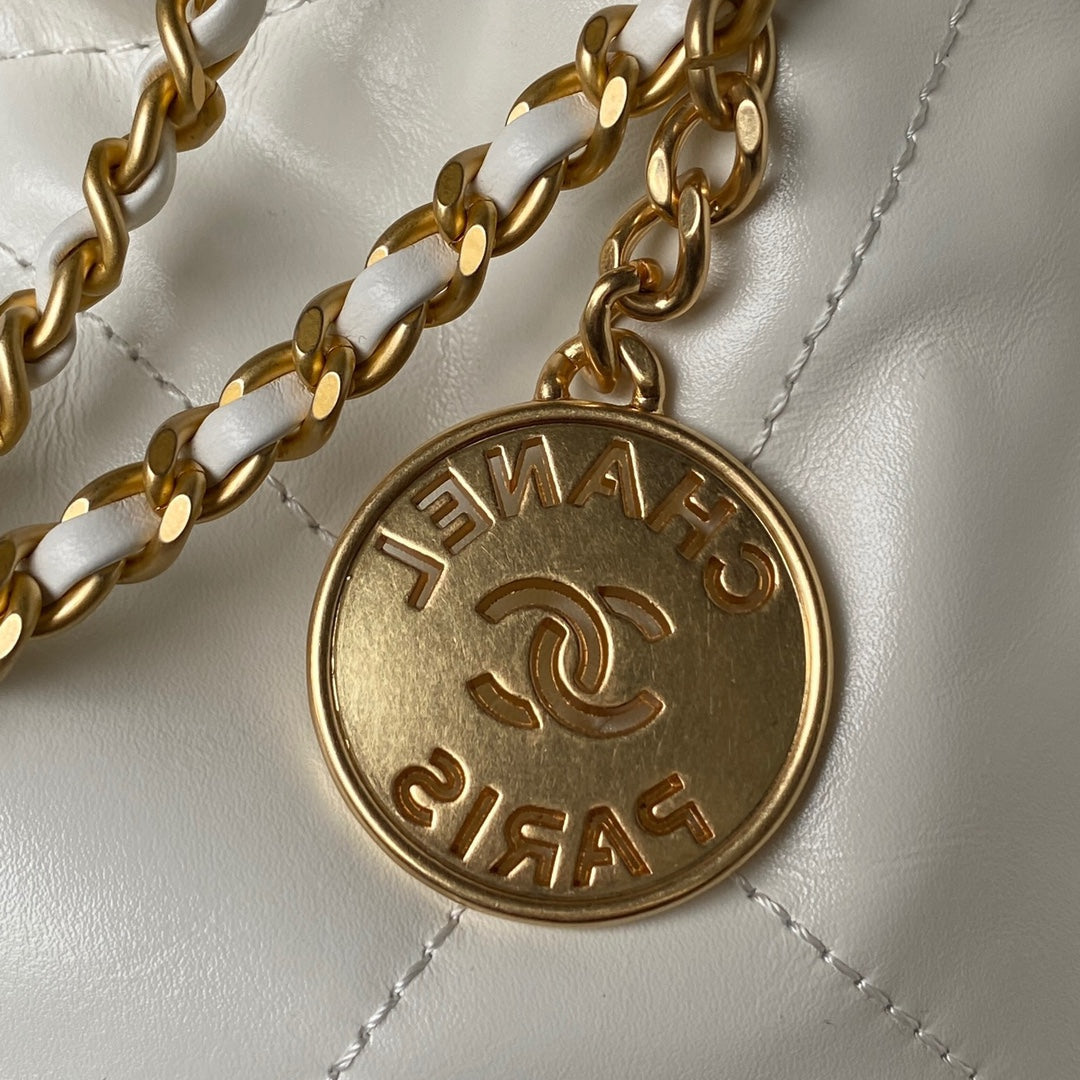 Bolsa Couro Vitelo Branco com Detalhe Dourado e Placa Frontal