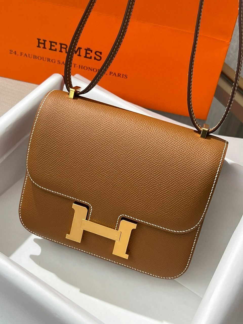 Bolsa Satchel Couro Estruturada com Fecho Frontal