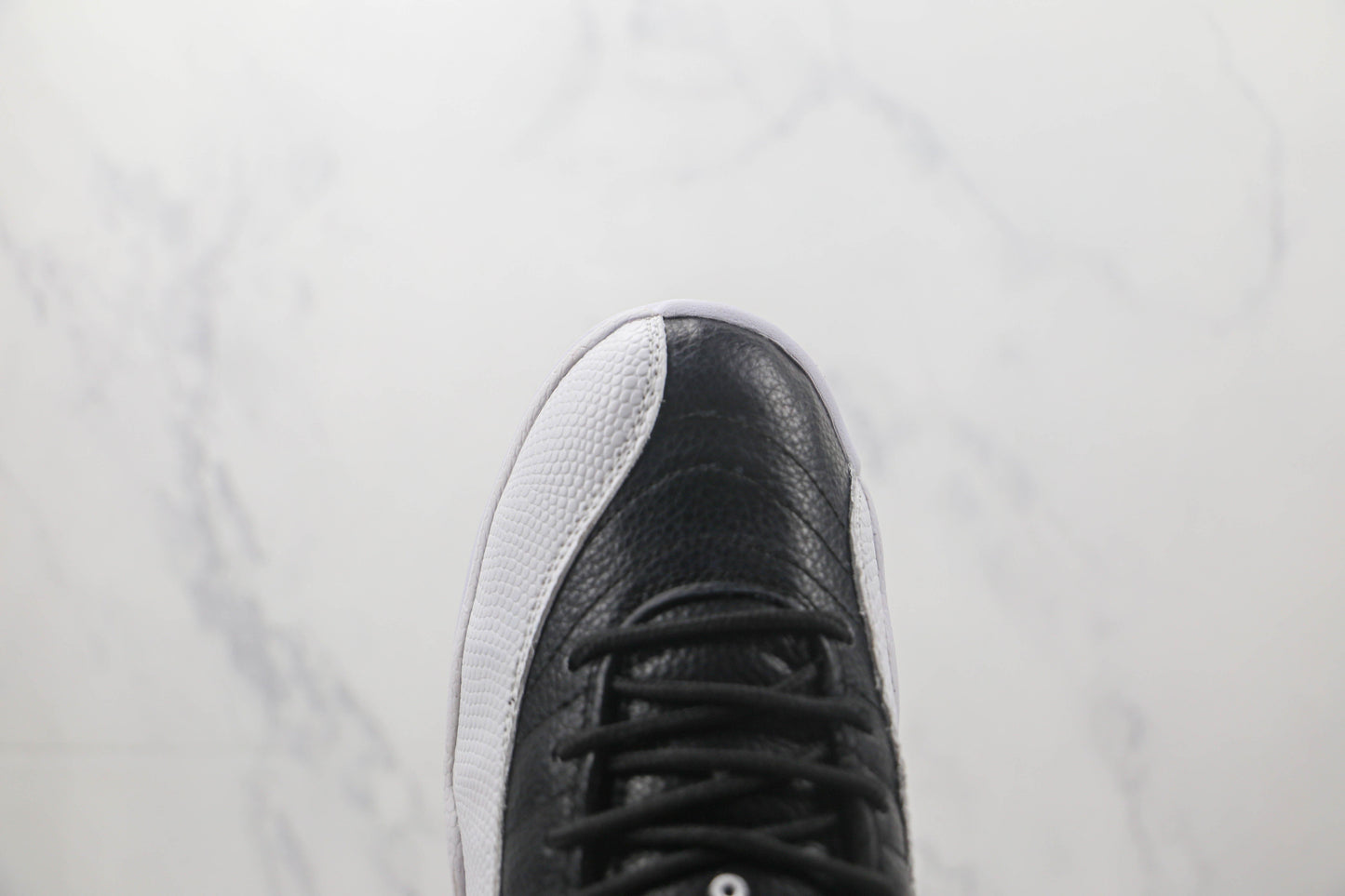 Tênis Cano Alto Basquete Preto Detalhes Dourados