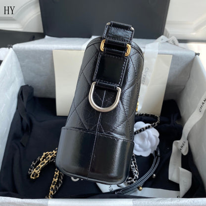 Bolsa Hobo Couro Preto Pequena com Alça Corrente