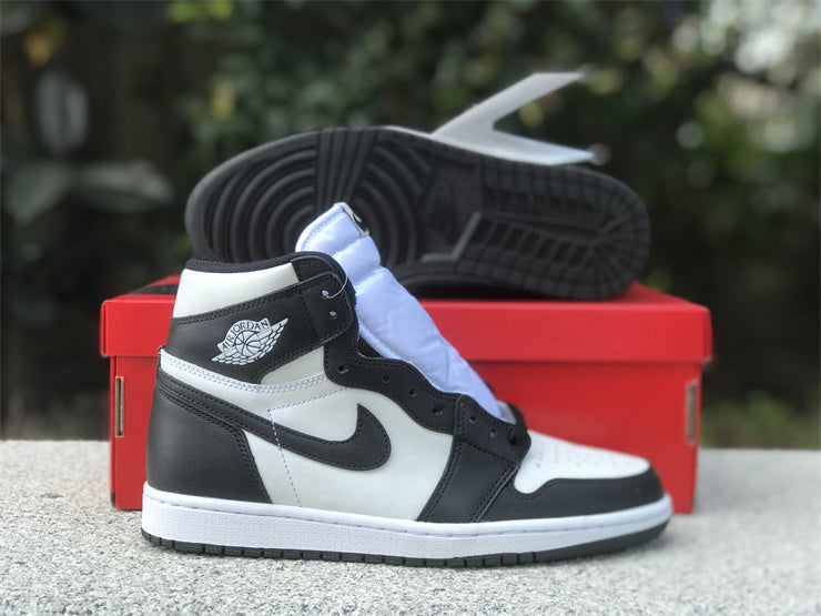 Tênis Cano Alto Basquete Couro Preto e Branco