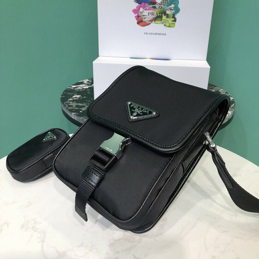 Bolsa Shoulder Nylon e Couro Estruturada Preta