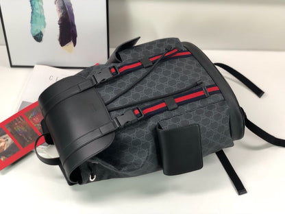 Mochila Couro Padrão Letras Entrelaçadas