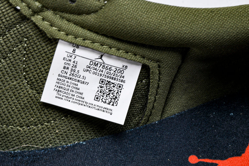 Tênis Cano Baixo Couro Tons de Olive com Detalhes Contrastantes