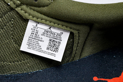 Tênis Cano Baixo Couro Tons de Olive com Detalhes Contrastantes