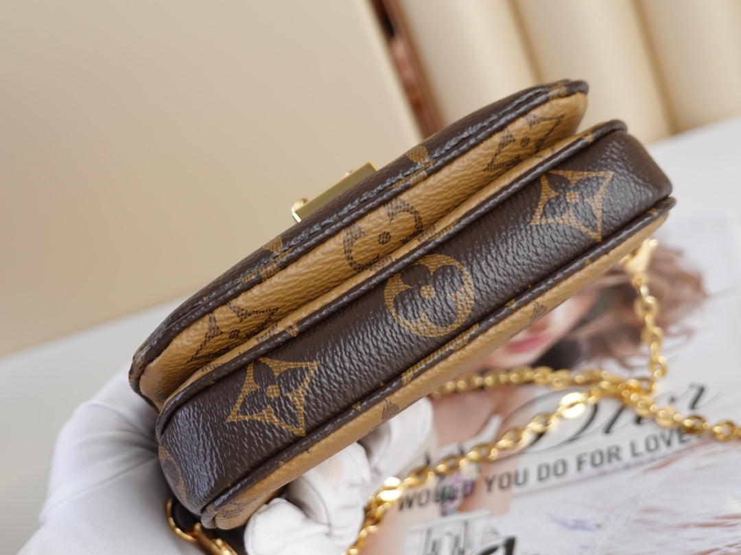 Bolsa Shoulder Lona Padrão Monograma Geométrico Marrom Pequena