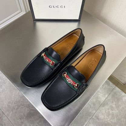 Mocassim Couro Letras Entrelaçadas