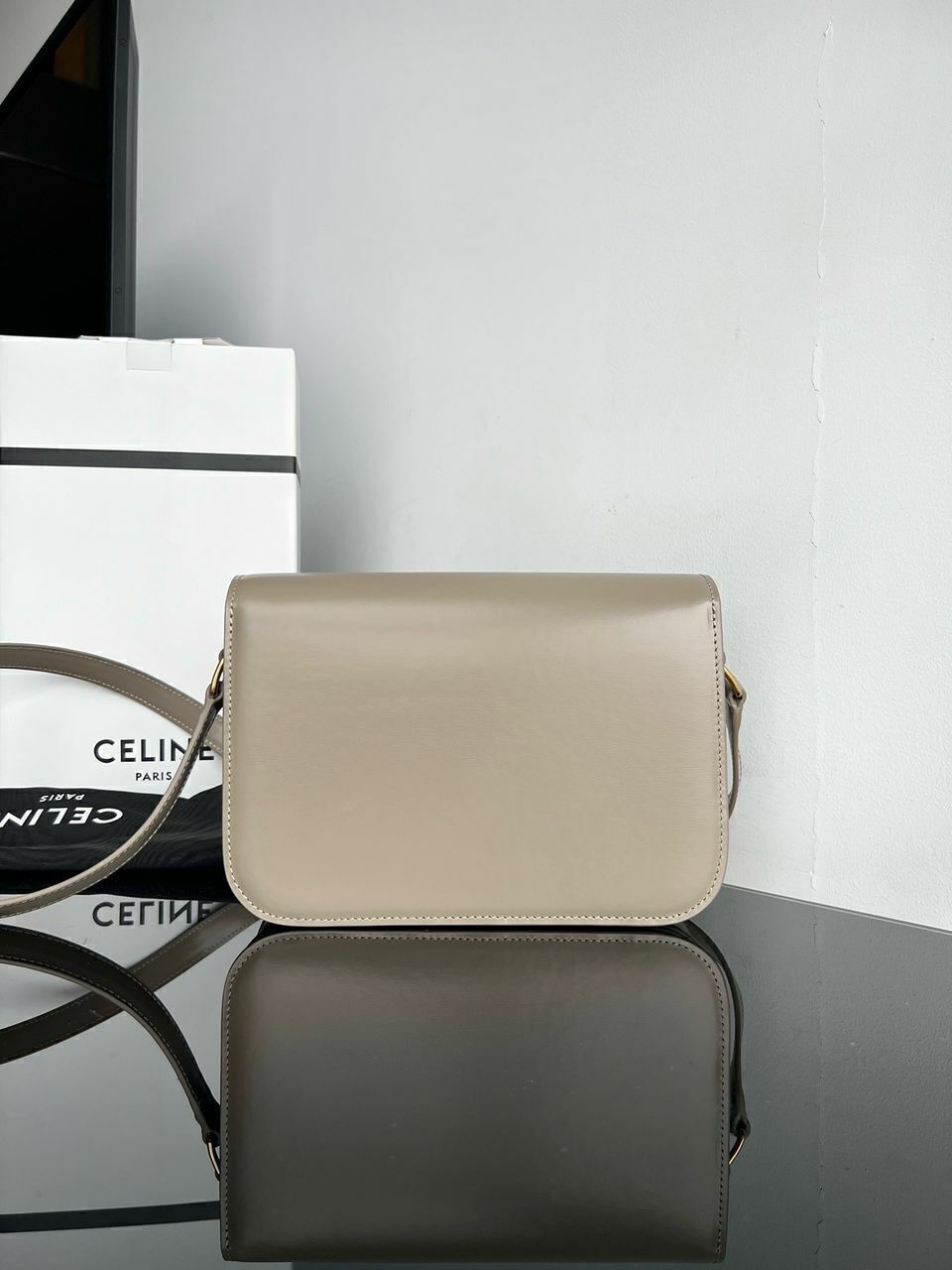 Bolsa Satchel Couro Padrão Letras Entrelaçadas Marrom
