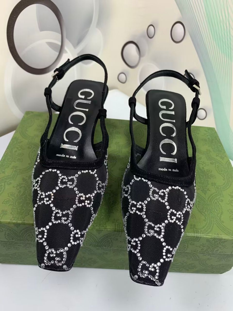 Sapatilha Slingback Couro Letras Entrelaçadas