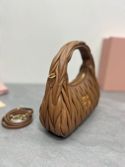 Bolsa Hobo Couro Nappa Acolchoado Mini