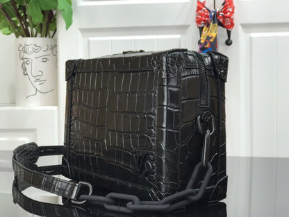 Bolsa Mini Couro Texturizado Preto Placa Frontal