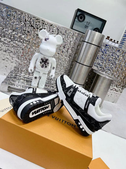 Tênis Casual Couro Branco com Detalhe Preto