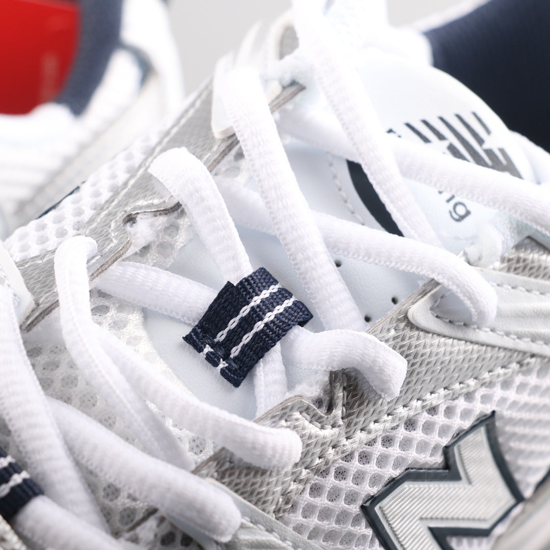Tênis Runner Malha Branco Prata e Azul Marinho