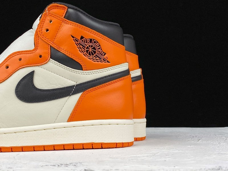Tênis Cano Alto Basquete Couro Branco Laranja Preto