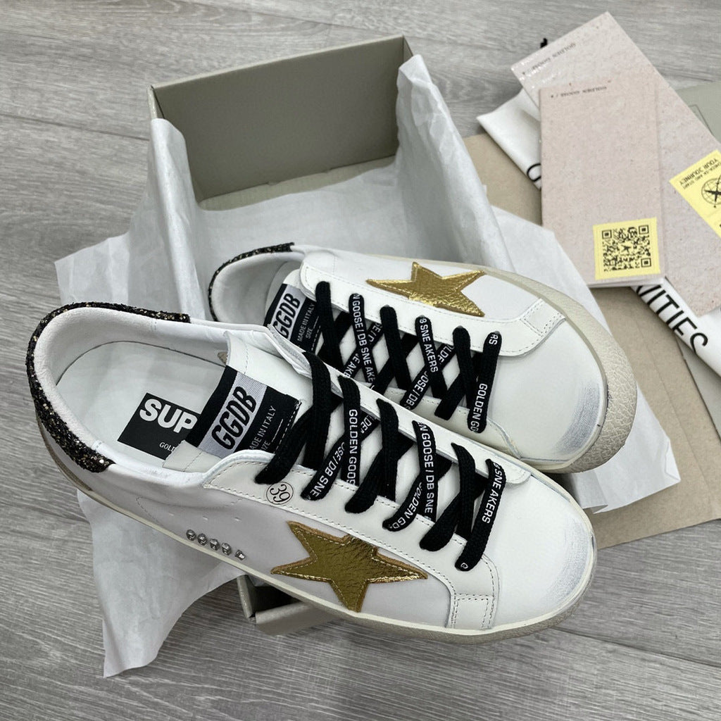Tênis Couro Branco Estrela Lateral Dourada