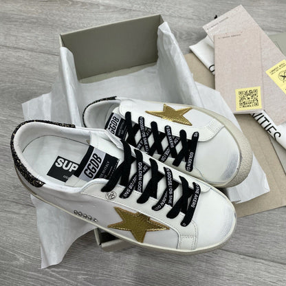 Tênis Couro Branco Estrela Lateral Dourada