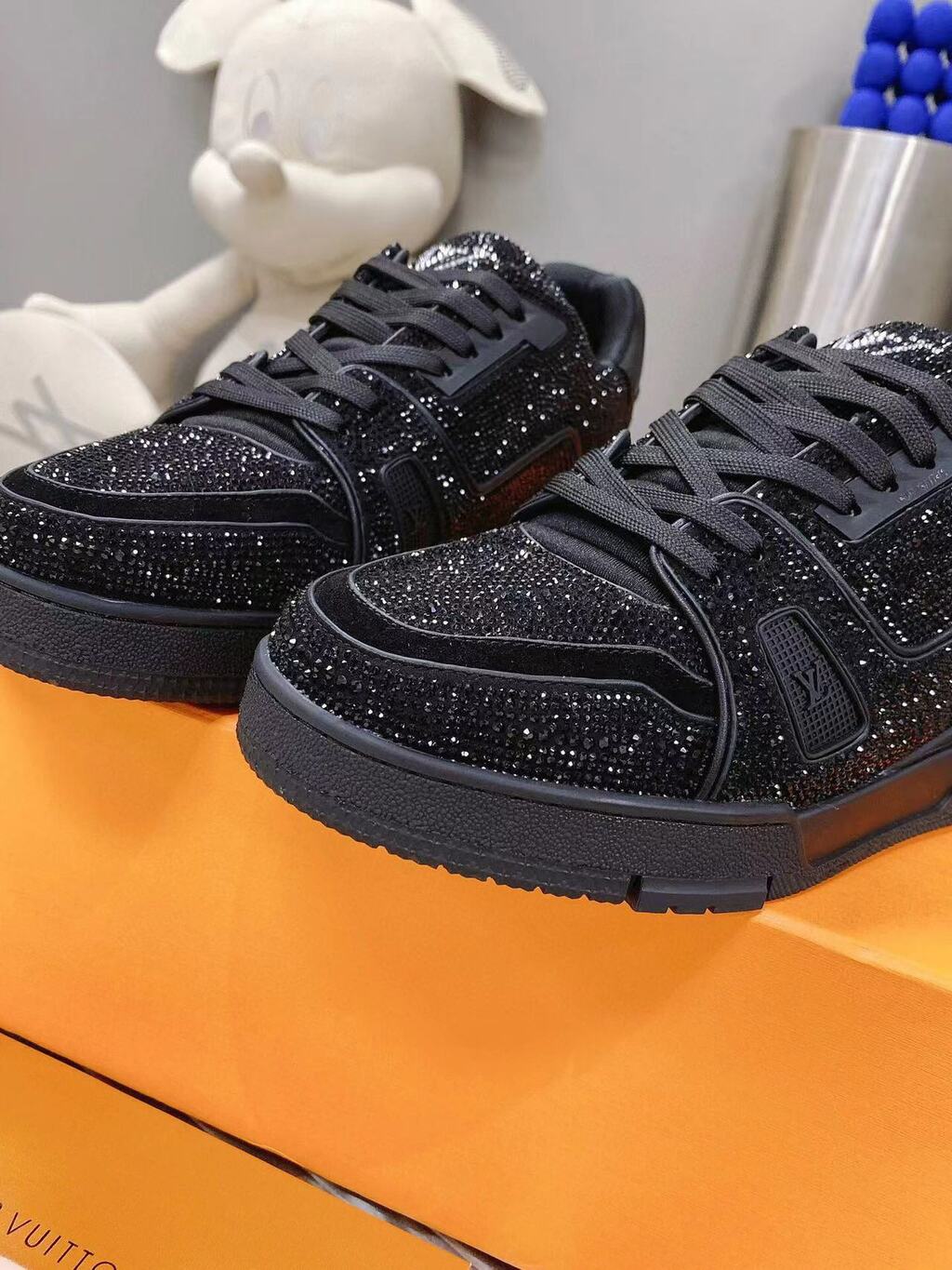 Tênis Couro Preto com Aplicação Cristal