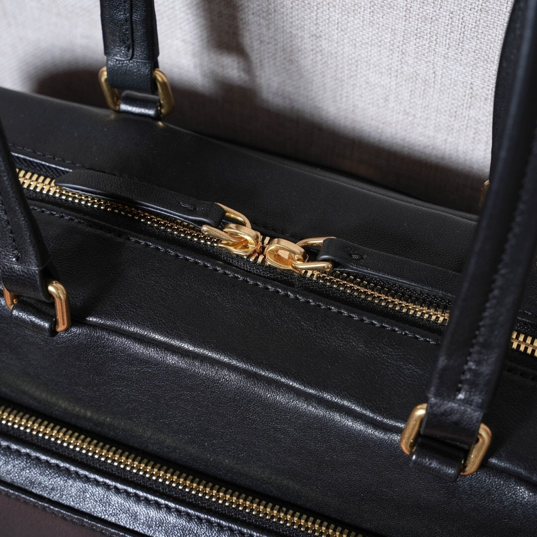Bolsa Couro Nappa com Bolso Frontal