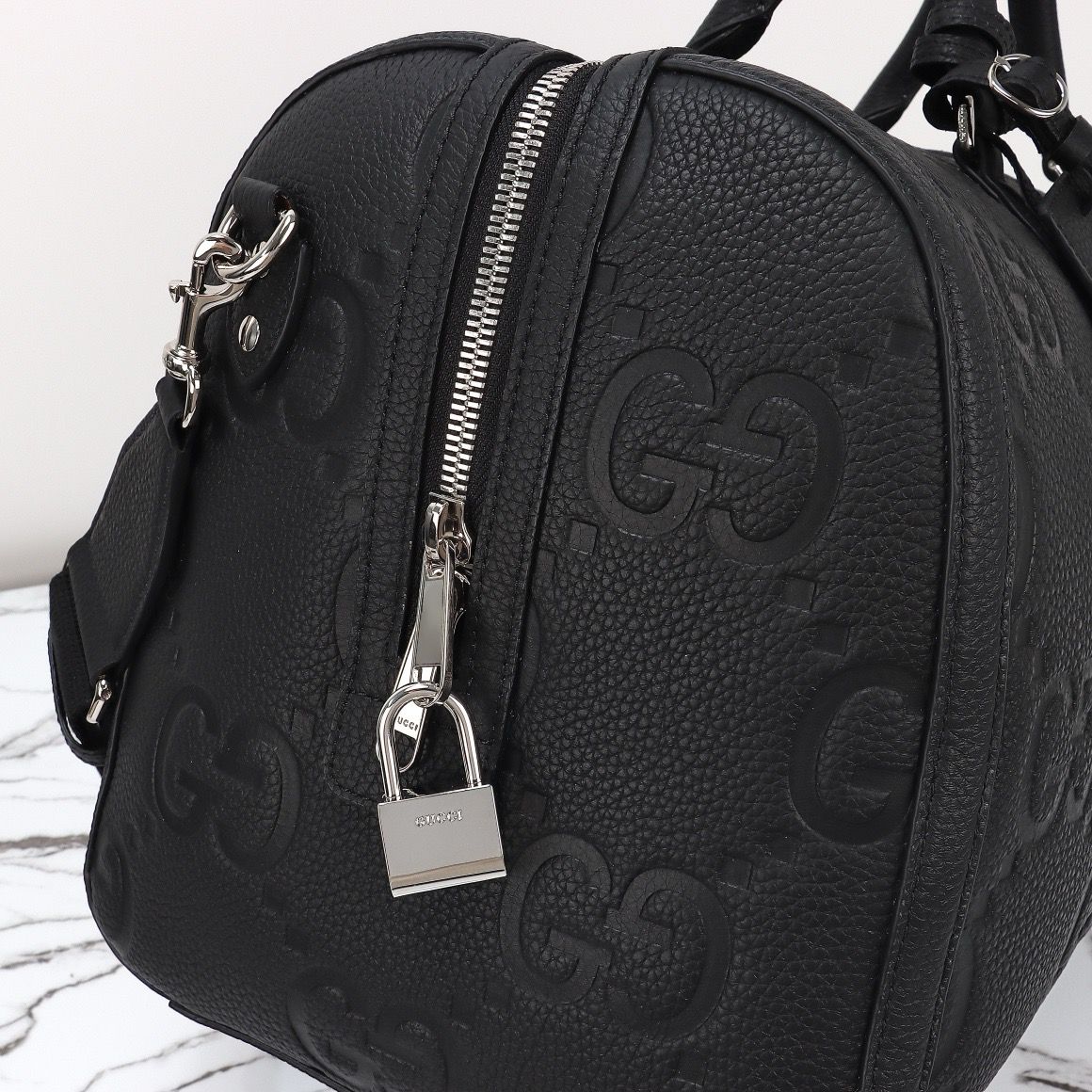 Bolsa Duffle Couro Padrão Letras Entrelaçadas Marrom Grande