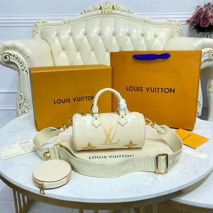 Bolsa Satchel Couro Branco Padrão Monograma Geométrico