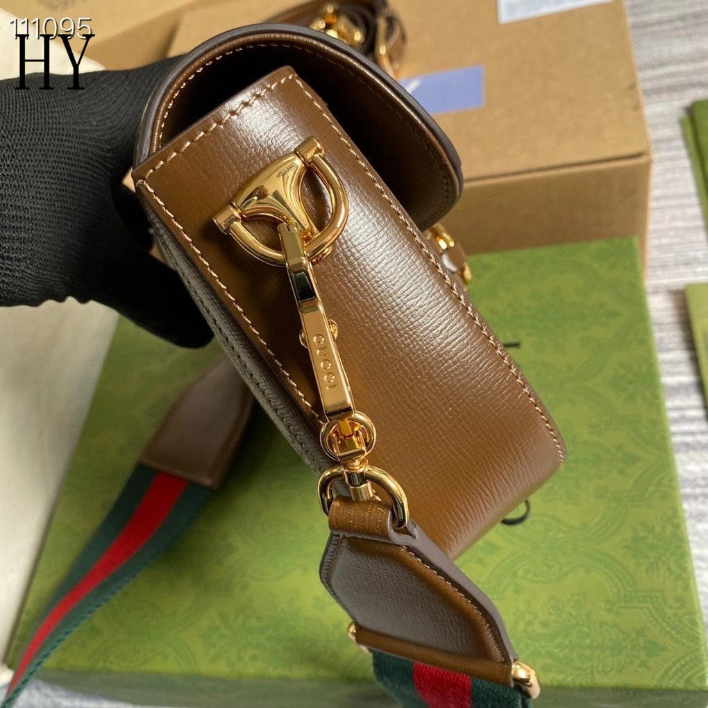 Bolsa Satchel Couro Marrom Fecho Metálico Ferradura