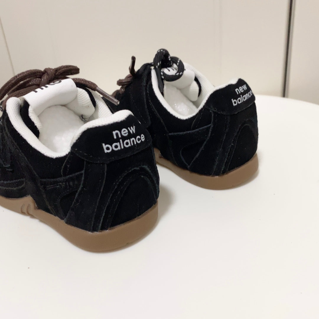 Tênis Infantil Runner Malha Preto Detalhe Lateral