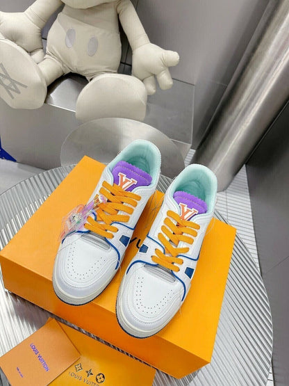 Tênis Couro Branco Detalhe Azul e Roxo