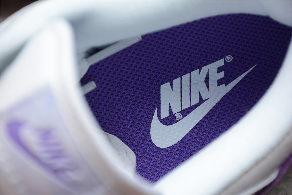 Tênis Cano Baixo Couro Roxo com Detalhes Contrastantes