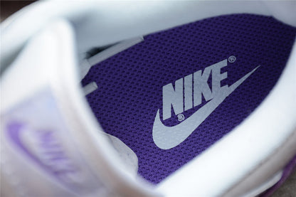 Tênis Cano Baixo Couro Roxo com Detalhes Contrastantes