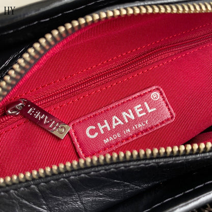 Bolsa Hobo Couro Preto Pequena com Alça Corrente