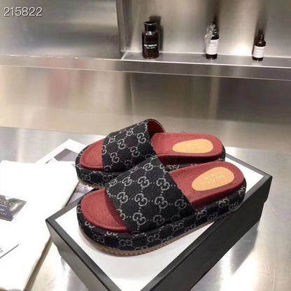 Sandália Plataforma Tecido Jacquard Preto Listra Vermelha 55mm
