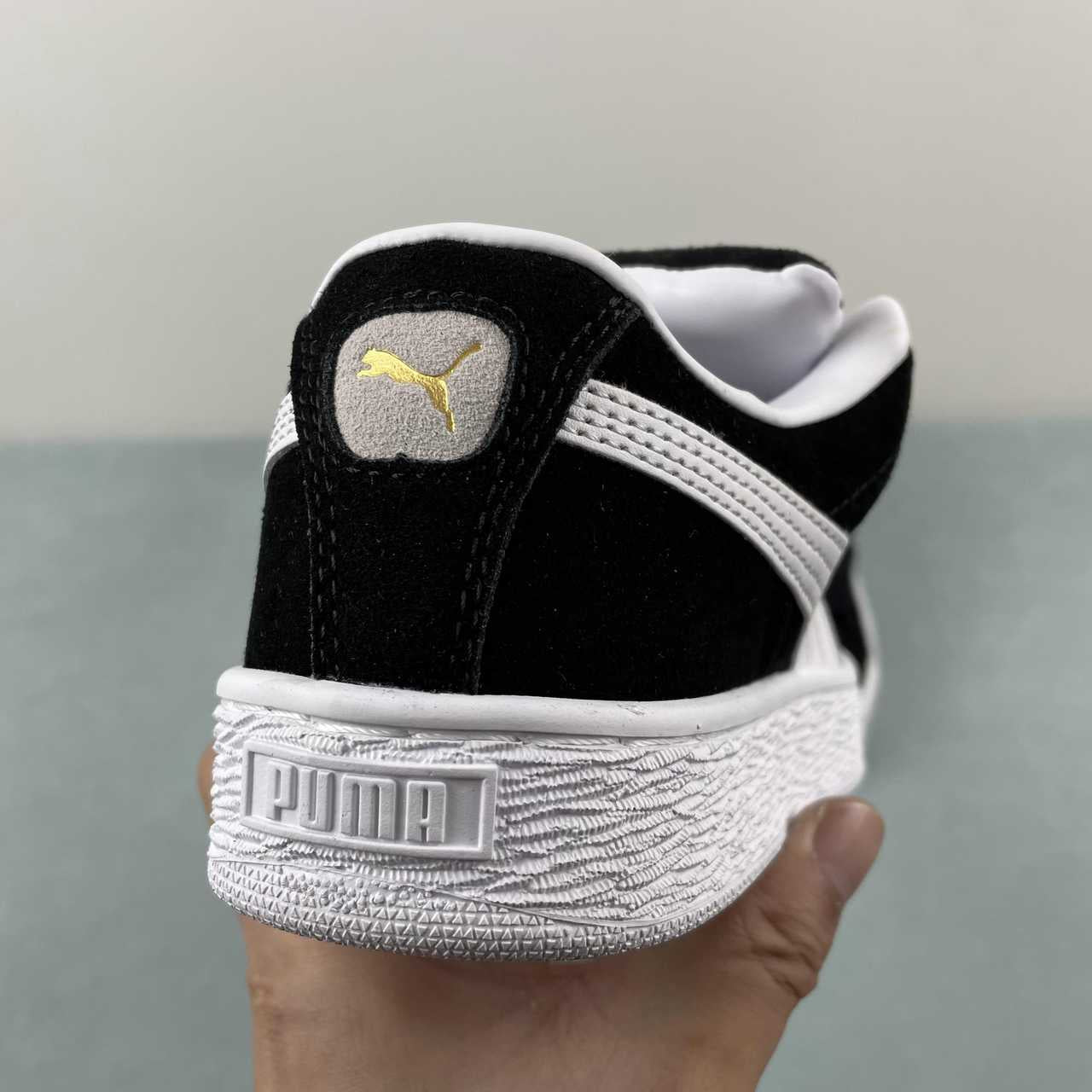 Tênis Camurça Preto Detalhe Branco