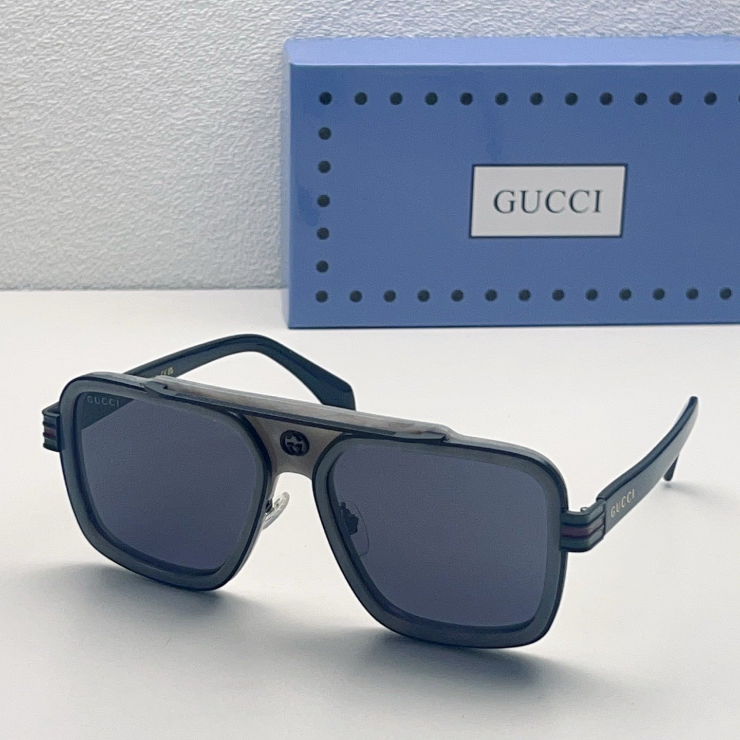 Óculos de Sol Armação Acetato Preto Lentes Escuras