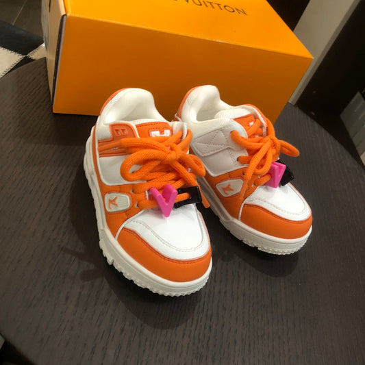 Tênis Infantil Padrão Monograma Geométrico Laranja