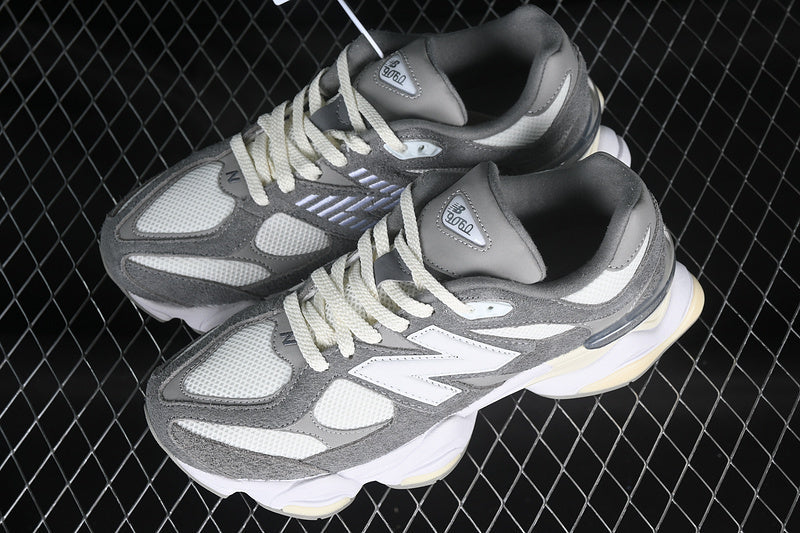 Tênis Runner Cinza e Branco Solado Espesso